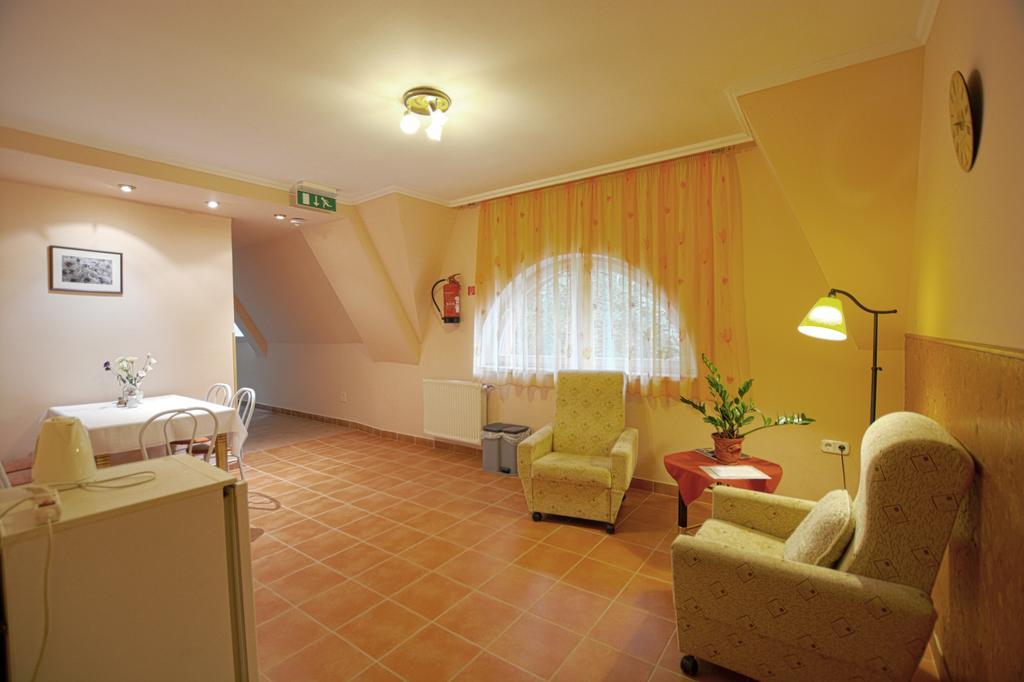 Casablanca Rooms And Restaurant Debrecen Bagian luar foto