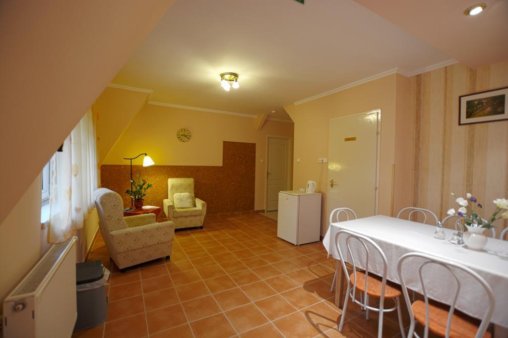 Casablanca Rooms And Restaurant Debrecen Bagian luar foto