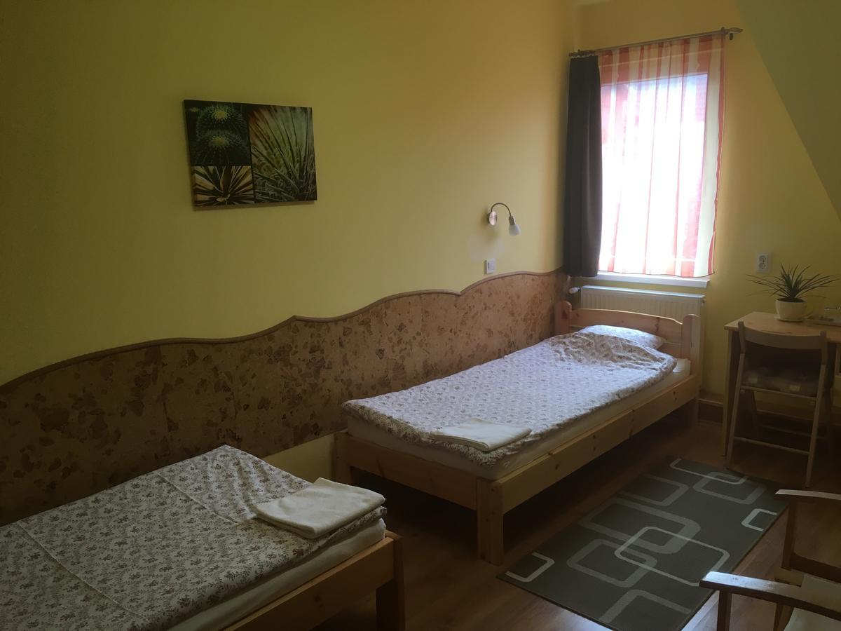 Casablanca Rooms And Restaurant Debrecen Bagian luar foto